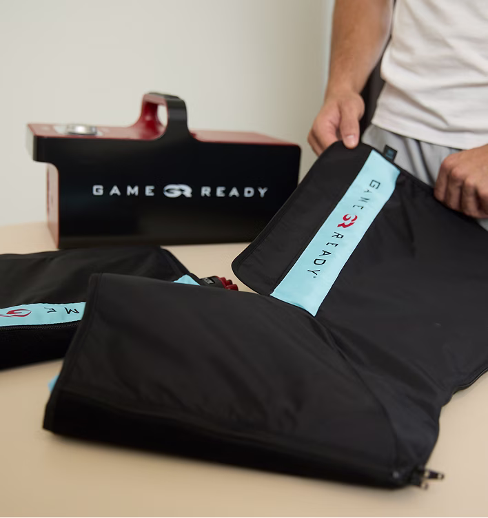 GameReady aparat sa manžetnama postavljen na krevetu spreman za terapiju